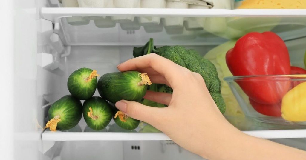Сколько можно хранить огурцы после снятия с куста?